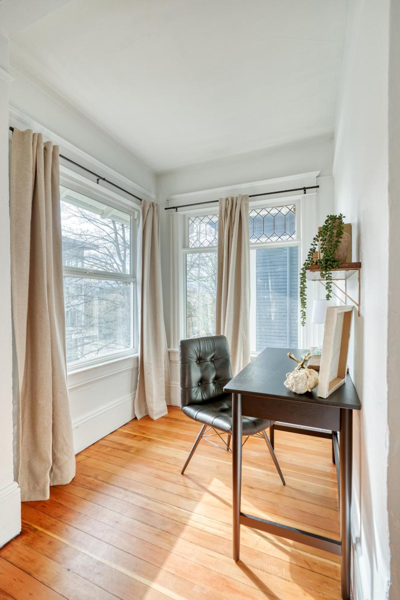 Holiday home - Renewed 1910 Classic Craftsman - 95 Walkscore