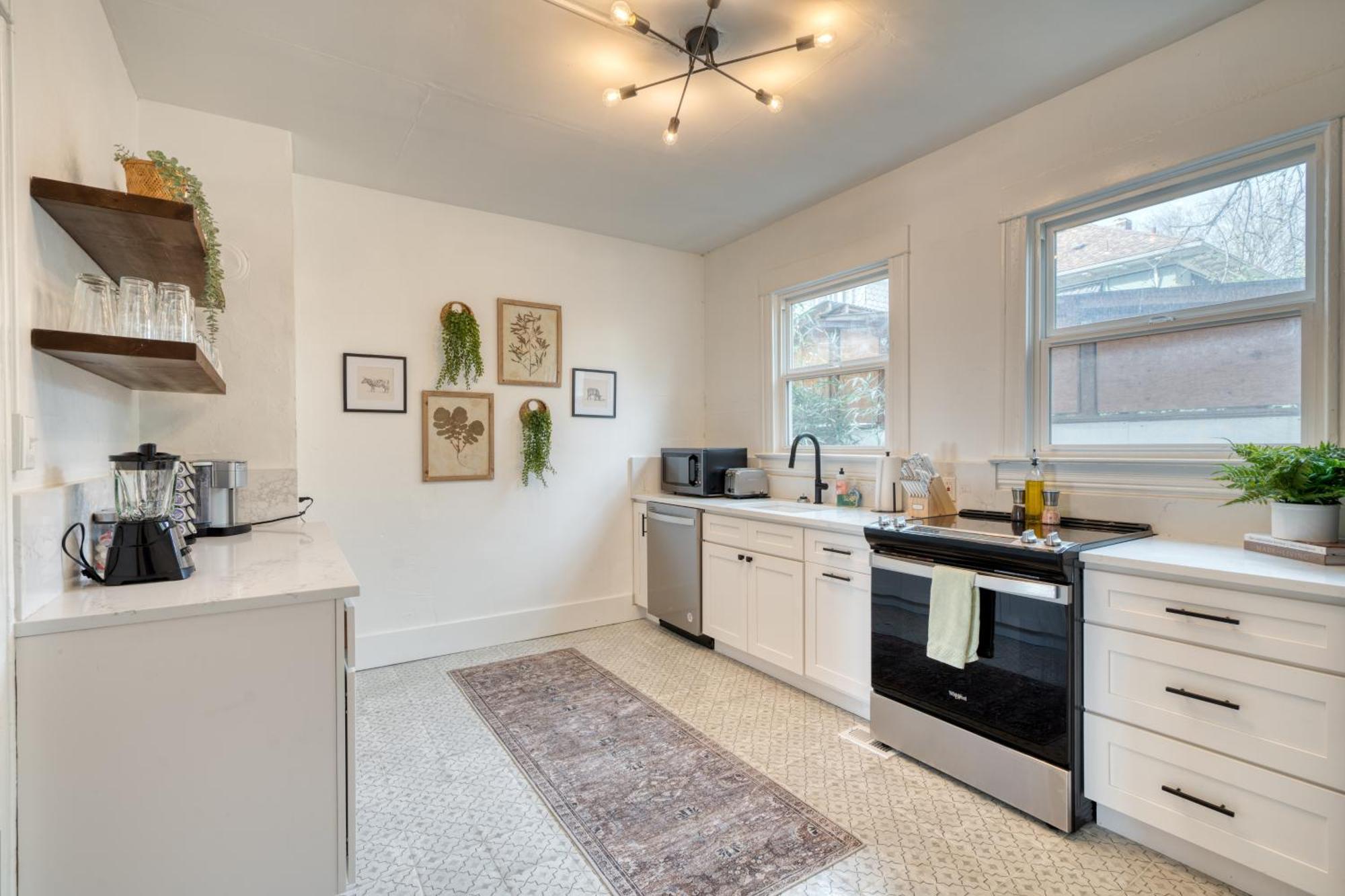 Holiday home - Renewed 1910 Classic Craftsman - 95 Walkscore
