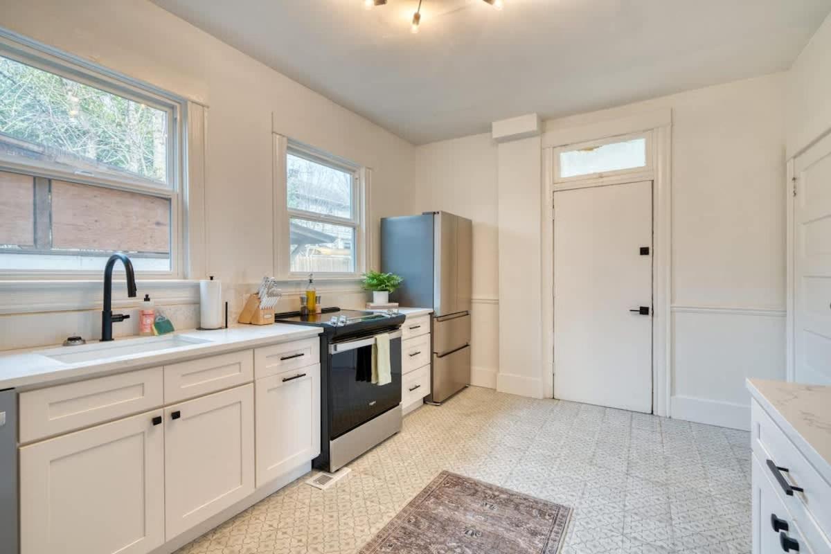 Holiday home - Renewed 1910 Classic Craftsman - 95 Walkscore